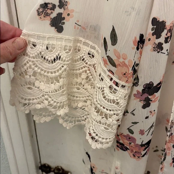 Floral Sheer Kimono with Lace Trim - Picture 3 of 5